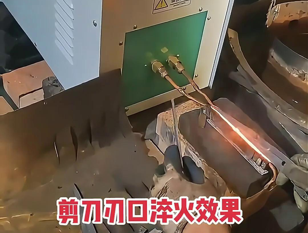 剪刀刃口采用高頻機進行淬火熱處理，提升其鋒利度、硬度和耐磨性
