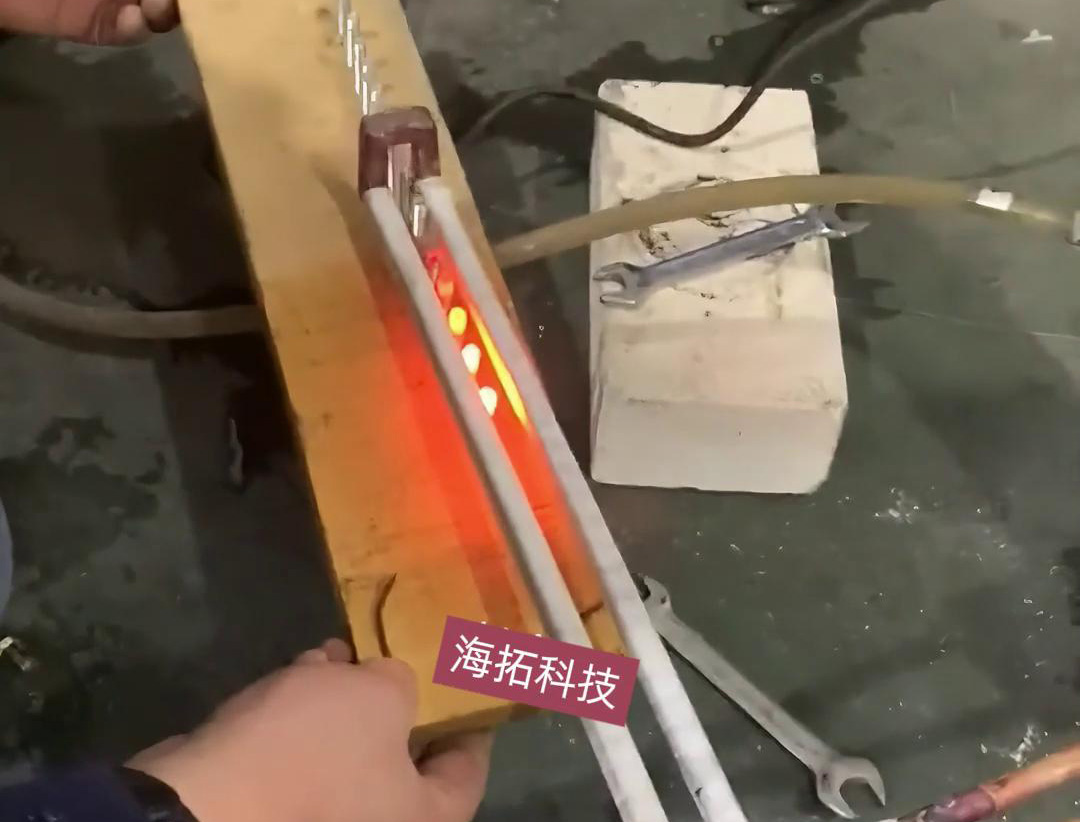 6mm端頭在線退火，采用高頻加熱機(jī)配合自動(dòng)輸送帶實(shí)現(xiàn)均勻加熱退火