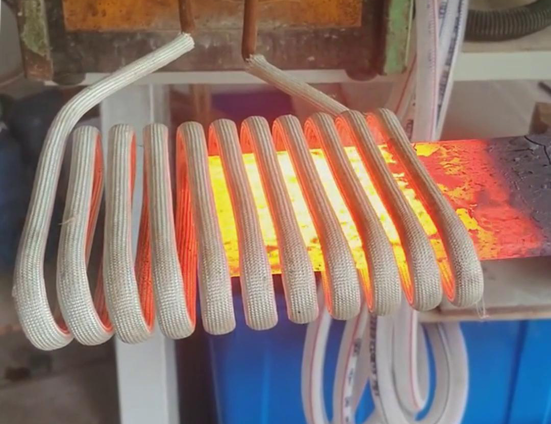 40KW高頻感應(yīng)加熱設(shè)備可用于10mm鋼板的淬火、回火等熱處理工藝