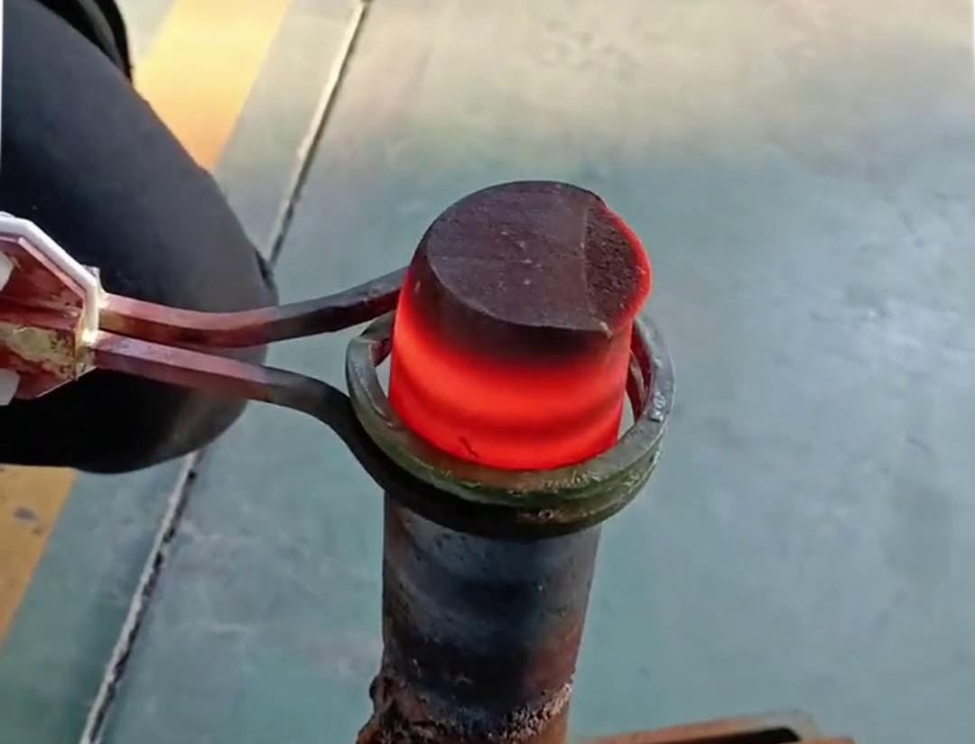 海拓手持式高頻加熱機(jī)，加熱實(shí)心棒料真有一手！