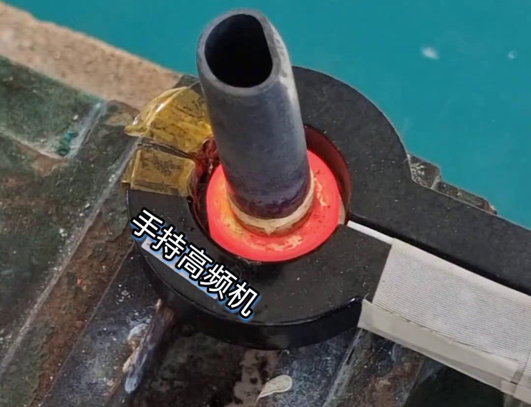 手持式高頻焊接機(jī)具有焊接速度快、焊接質(zhì)量高、操作簡(jiǎn)單等優(yōu)點(diǎn)
