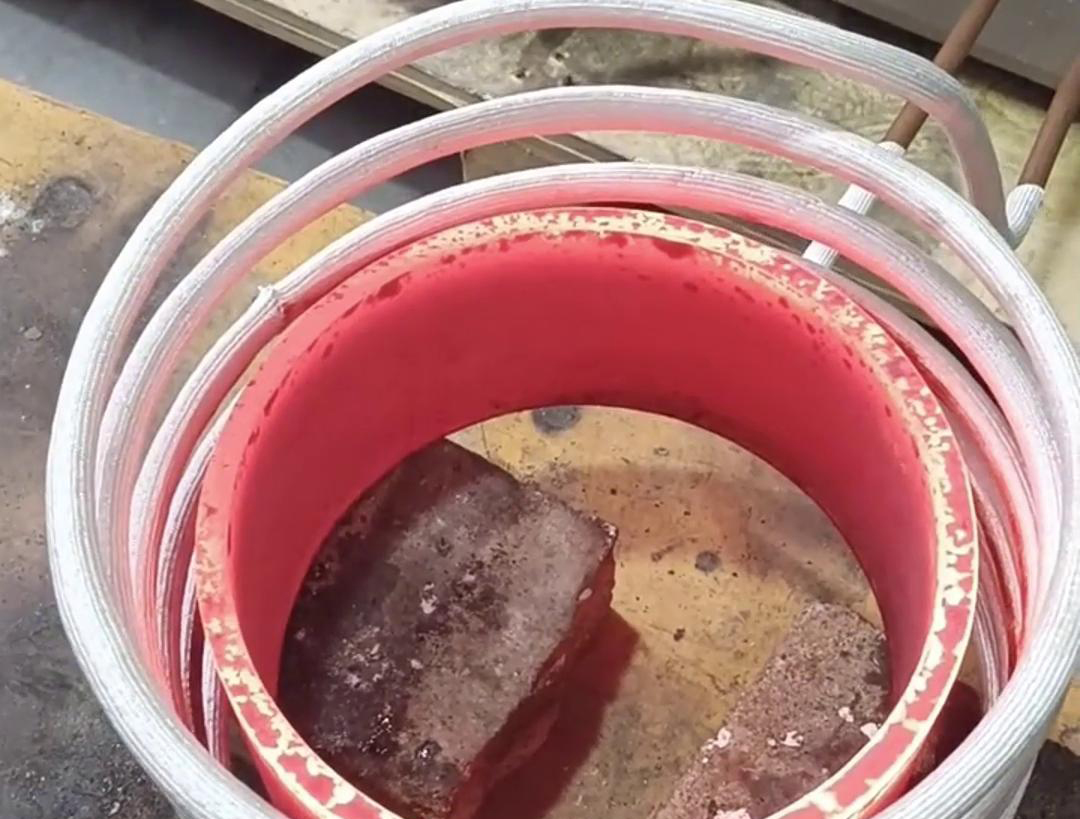 創(chuàng)新科技，加熱不再漫長等待，250mm 鋼管超音頻加熱瞬間搞定，高效節(jié)能，讓加熱變得更簡單