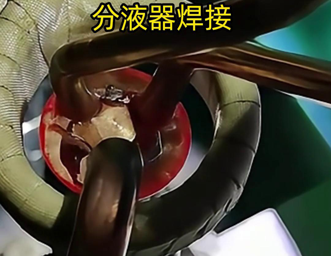 分液器銅管的高頻焊接是一種利用高頻電流在工件中產(chǎn)生熱效應(yīng)，使接觸部位熔化，形成永久連接的工藝