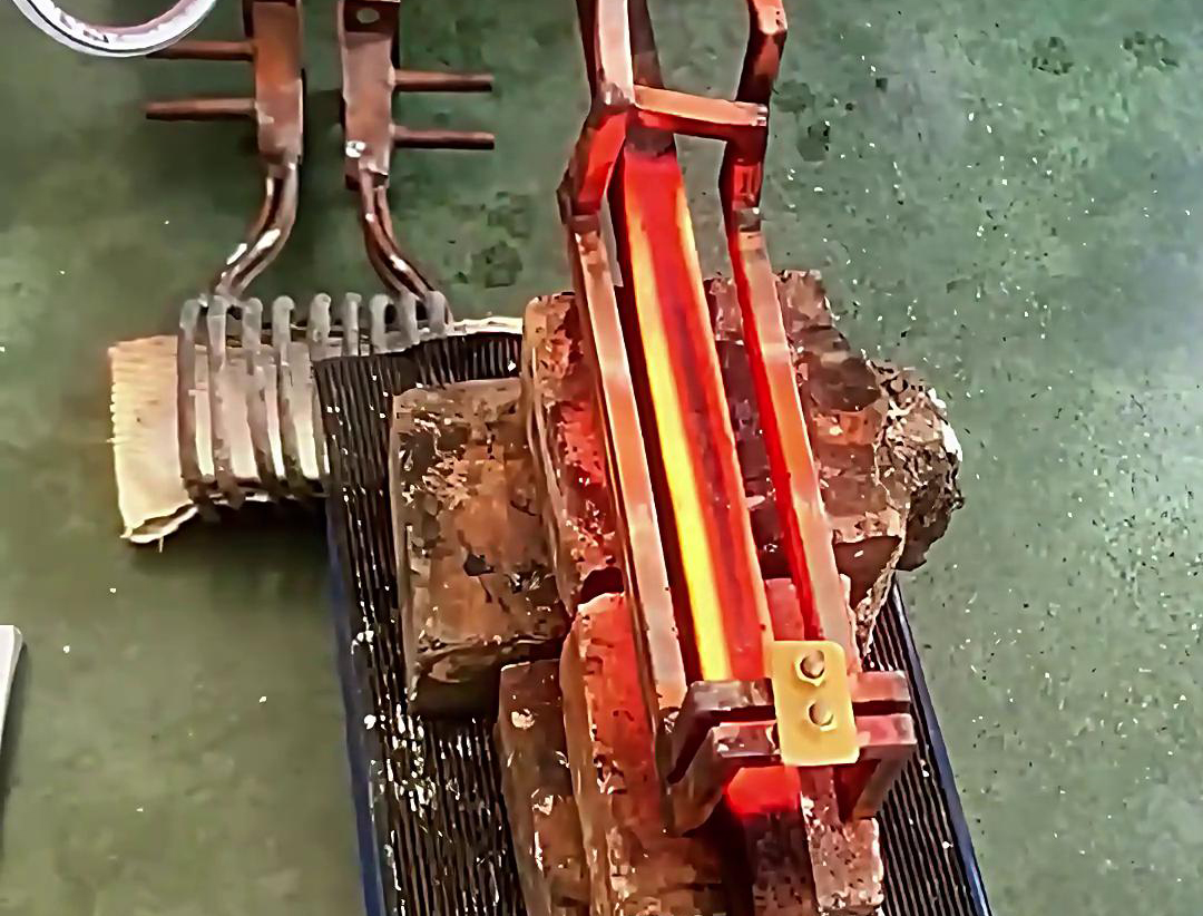 高頻感應(yīng)加熱機對25mm方鋼加熱測試，哪一種感應(yīng)加熱線圈會比較好