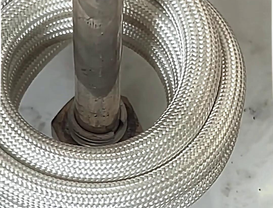汽車鋁配件高頻釬焊具有高效快速、焊接質(zhì)量高、熱影響區(qū)小、節(jié)能環(huán)保等技術(shù)特點(diǎn)